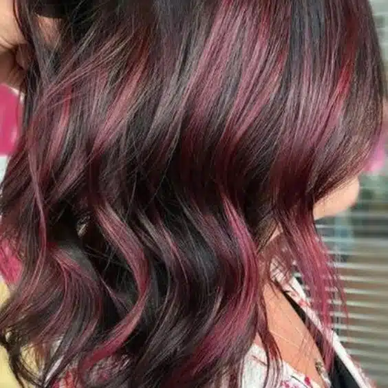 Cherry cola hair con highlights