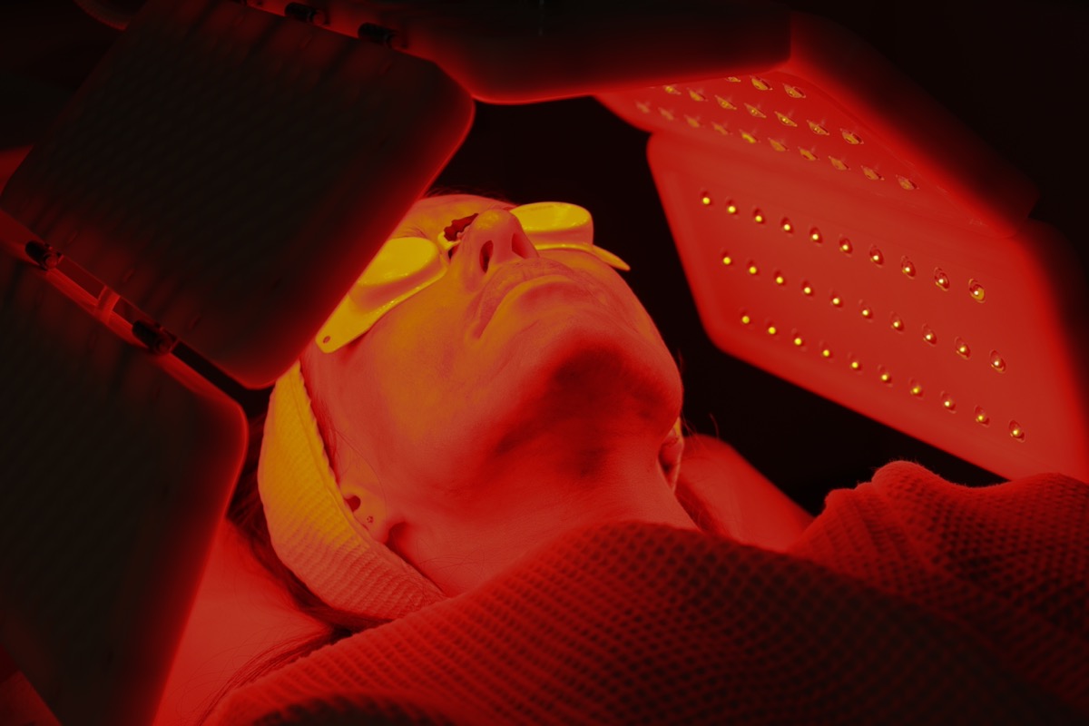 Fototerapia con luce led rossa