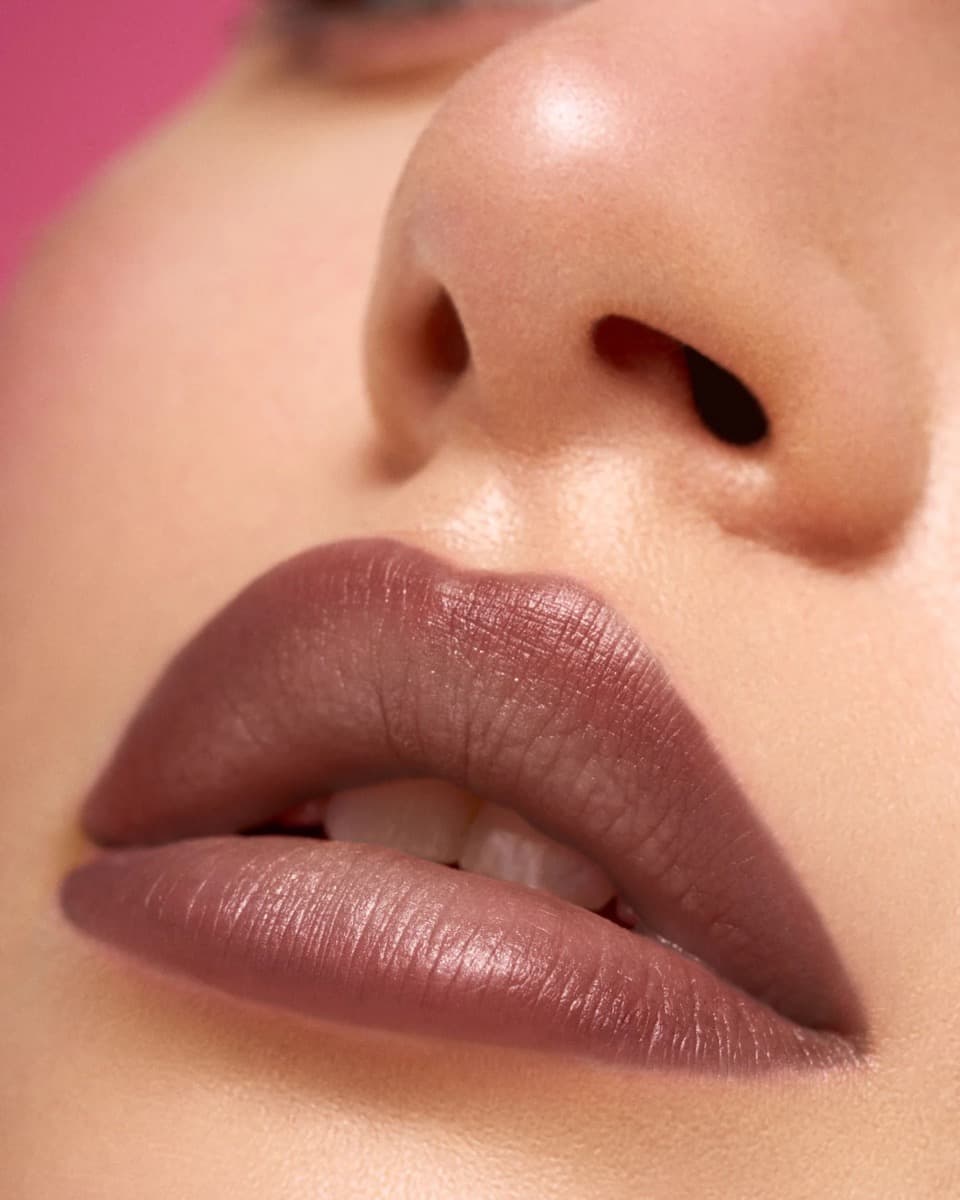 Trucco labbra con lip marker Astra Make Up